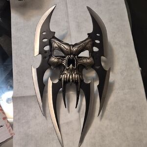 MASTERS COLLECTIONSilver and Black Skull Blade Decor